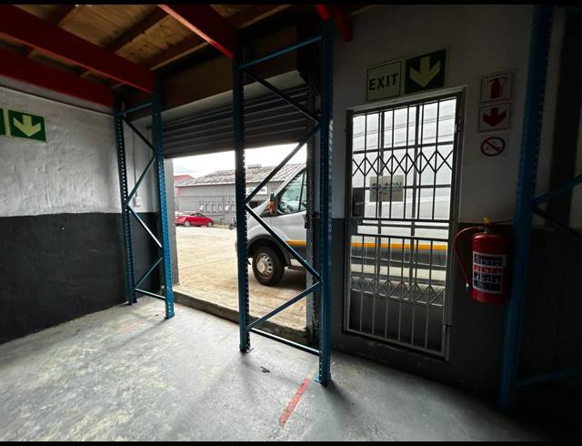 150M² WAREHOUSE TO LET IN WYNBERG